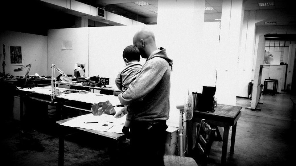 Επιτυχία: Δυο γονείς έφυγαν από την Αθήνα και σχεδιάζουν κοσμήματα στη Φολέγανδρο [εικόνες] | iefimerida.gr 1