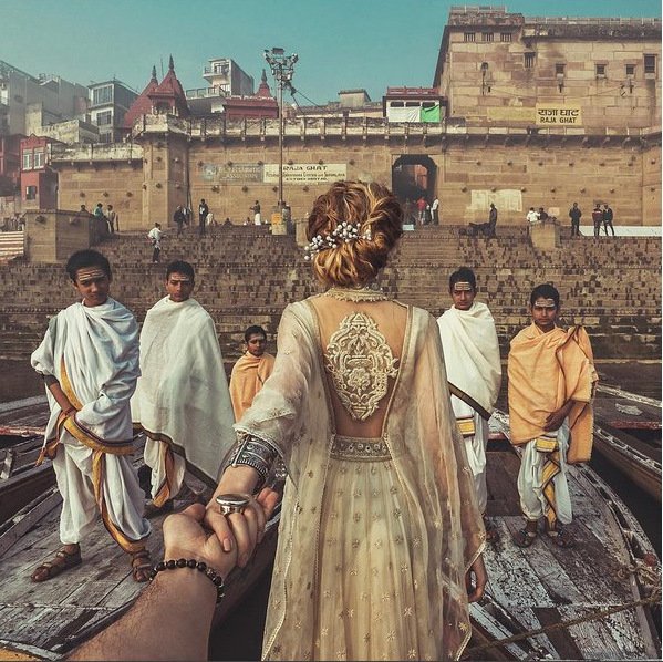 Η μυστηριώδης μούσα που δείχνει μόνο πλάτη και ο φωτογράφος ταξίδεψαν στην Ανατολή -Εβγαλαν τις καλύτερες φωτογραφίες τους [εικόνες] | iefimerida.gr 0