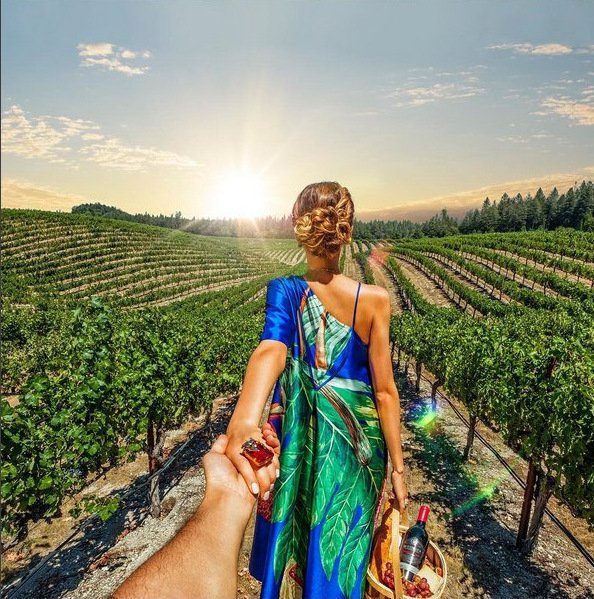 Η μυστηριώδης μούσα που δείχνει μόνο πλάτη και ο φωτογράφος ταξίδεψαν στην Ανατολή -Εβγαλαν τις καλύτερες φωτογραφίες τους [εικόνες] | iefimerida.gr 3