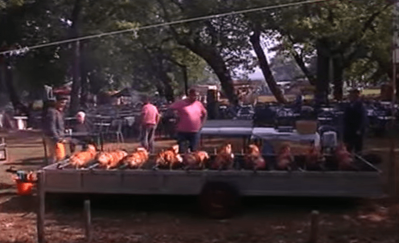 Πρωτομαγιά με κοψίδια στην Ηλεία -Εστησαν ψησταριές με δεκάδες γουρουνόπουλα [εικόνες] | iefimerida.gr 4