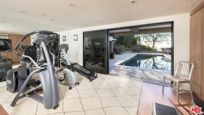 Μοντέρνο, καθόλου αποστειρωμένο, με πολύ γυαλί -Το υπέροχο σπίτι της Τζέιν Φόντα [εικόνες] | iefimerida.gr 12