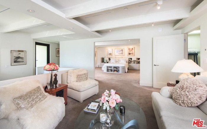 Μοντέρνο, καθόλου αποστειρωμένο, με πολύ γυαλί -Το υπέροχο σπίτι της Τζέιν Φόντα [εικόνες] | iefimerida.gr 5