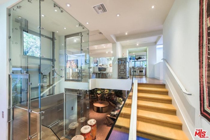 Μοντέρνο, καθόλου αποστειρωμένο, με πολύ γυαλί -Το υπέροχο σπίτι της Τζέιν Φόντα [εικόνες] | iefimerida.gr 3