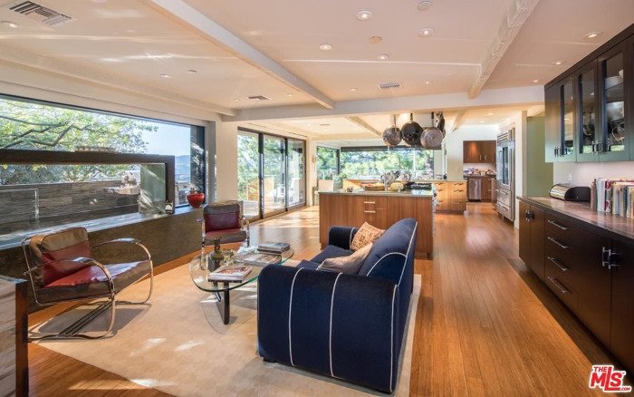 Μοντέρνο, καθόλου αποστειρωμένο, με πολύ γυαλί -Το υπέροχο σπίτι της Τζέιν Φόντα [εικόνες] | iefimerida.gr 8