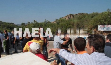 Ξύλο μελών του ΚΚΕ με εθνικιστές και μέλη της Χρυσής Αυγής σε εκδήλωση μνήμης για θυμάτα των Ναζί [εικόνες&βίντεο] | iefimerida.gr 1