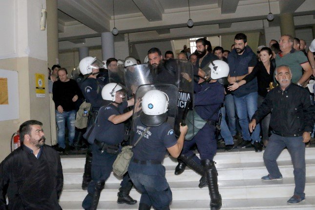 Διπλή τραγωδία στην Κρήτη: Εμαθε ότι ο γιoς του είναι φονιάς και πέθανε | iefimerida.gr 0
