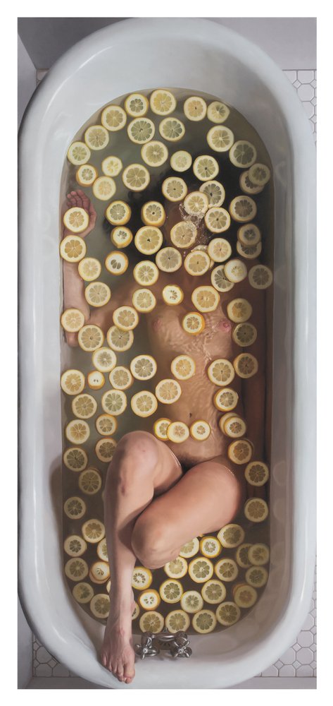 Γυμνές γυναίκες απολαμβάνουν λιχουδιές σε ασυνήθιστα μέρη -Το ανατρεπτικό έργο μιας εκκεντρικής φωτογράφου [εικόνες] | iefimerida.gr 2