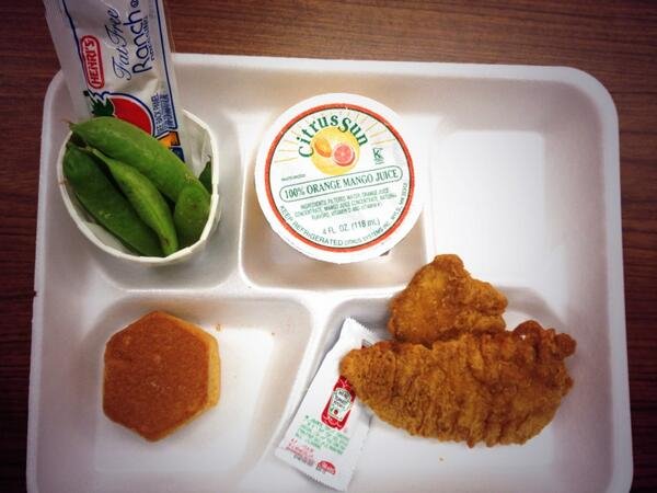 Μαθητές ανεβάζουν στο Twitter το απαίσιο φαγητό που τρώνε στο σχολείο τους και ειρωνεύονται την Μισέλ Ομπάμα [εικόνες] | iefimerida.gr 3