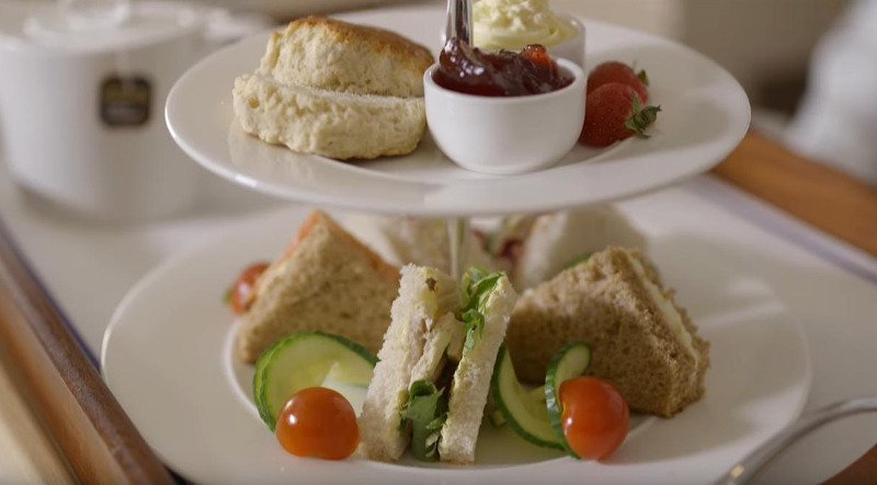 Ετσι είναι η σουίτα που γεννάει η Κέιτ Μίντλετον -Σαν πολυτελές δωμάτιο ξενοδοχείου με γκουρμεδιές και σαμπάνια [εικόνες] | iefimerida.gr 5