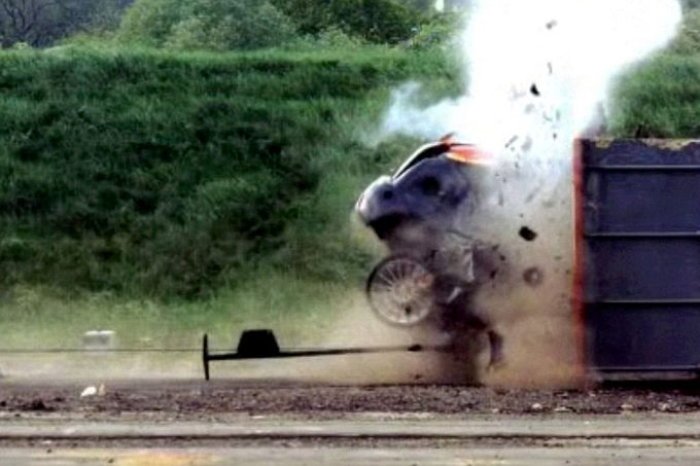 Μένει τίποτα από ένα Ford Focus μετά από μια μετωπική με 200; [βίντεο] | iefimerida.gr 1