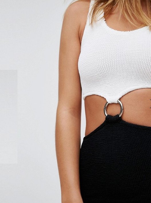 Η Τάμτα φόρεσε το μικρό, σέξι φόρεμα με το δαχτυλίδι στην κοιλιά που φορούσε και η Τζούλια Ρόμπερτς στο Pretty Woman [εικόνες] | iefimerida.gr 6