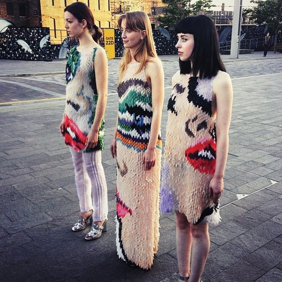 Τα πιο τρελά φορέματα -Φτιαγμένα από σοκολάτα, μπύρα ή λαχανικά [εικόνες] | iefimerida.gr 9