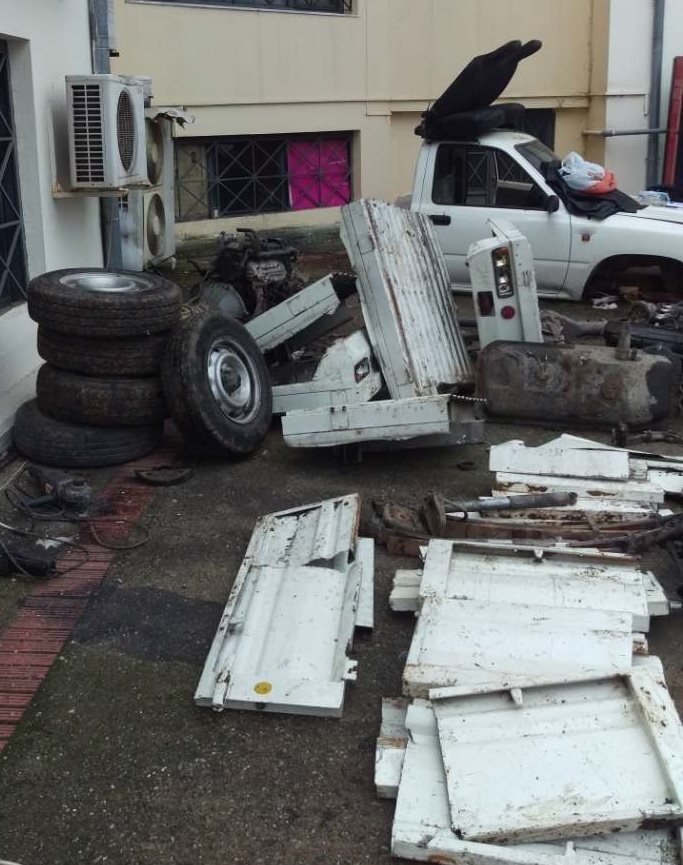 Σπείρα «χτυπούσε» φορτηγά -Τα έκαναν φύλλο και φτερό και πουλούσαν τα εξαρτήματα [εικόνες] | iefimerida.gr 3