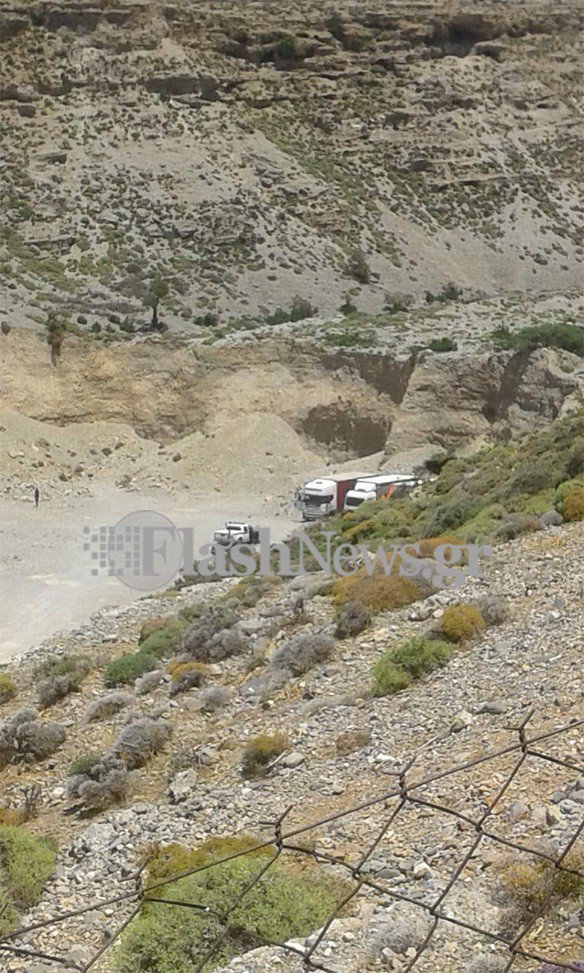Αυτά είναι τα φορτηγά που περίμεναν στις ακτές των Σφακίων για να παραλάβουν τα λαθραία τσιγάρα [εικόνες] | iefimerida.gr 1