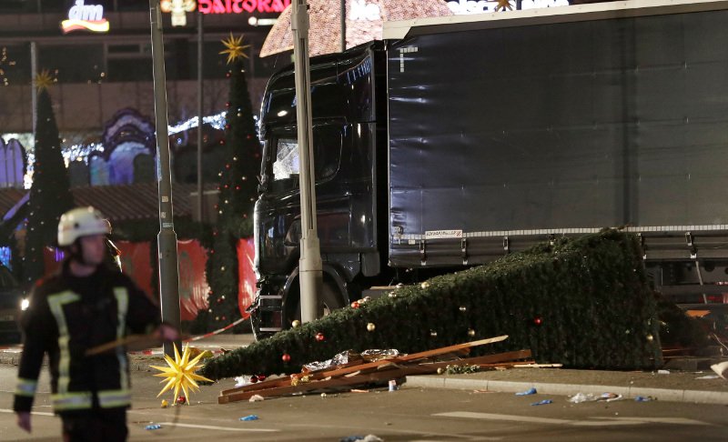 Απίστευτο: Μουσείο θέλει για έκθεμα το μοιραίο φορτηγό του μακελειού στο Βερολίνο [εικόνες] | iefimerida.gr 1