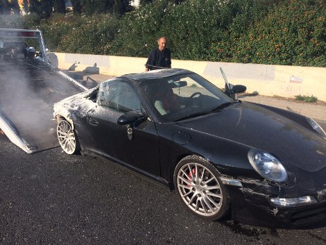 Καραμπόλα με νταλίκα στην Εθνική Οδό -Φορτωμένη με αλεύρι έπεσε πάνω σε 9 ΙΧ [εικόνες&βίντεο] | iefimerida.gr 5