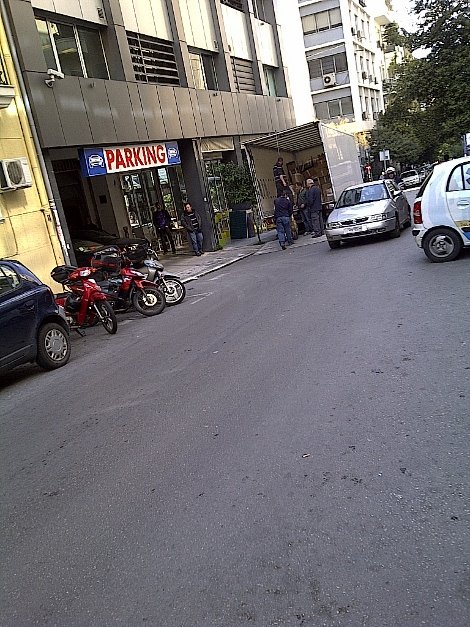 Με φορτηγό άδειασαν το λογιστήριο του ΠΑΣΟΚ [εικόνες] | iefimerida.gr 3