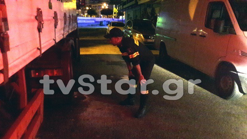 Λαμία: Φορτηγό πήρε φωτιά τα ξημερώματα [εικόνες] | iefimerida.gr 1