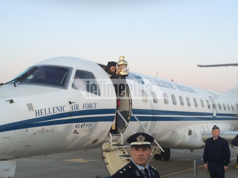 Στην Αθήνα το Αγιο Φως από τα Ιεροσόλυμα  [αποκλειστικές εικόνες] | iefimerida.gr 0