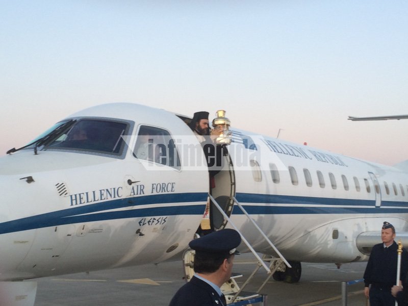 Στην Αθήνα το Αγιο Φως από τα Ιεροσόλυμα  [αποκλειστικές εικόνες] | iefimerida.gr 1