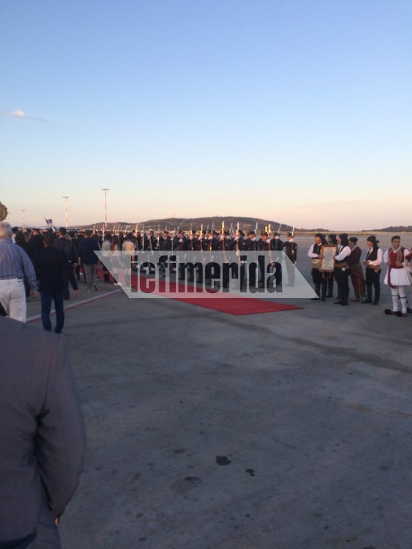 Στην Αθήνα το Αγιο Φως από τα Ιεροσόλυμα  [αποκλειστικές εικόνες] | iefimerida.gr 13