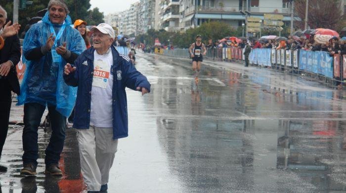 Ο 94χρονος που θα τρέξει ημιμαραθώνιο στη Θεσσαλονίκη! | iefimerida.gr 0