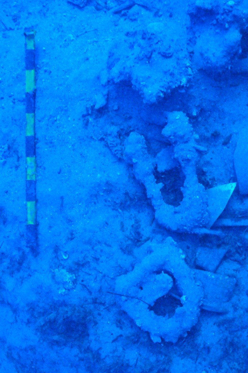 Πιόνια, χτένια και μία οδοντόβουρτσα στα ευρήματα του ιστορικού ναυαγίου ΜΕΝΤΟΡ στα Κύθηρα [εικόνες] | iefimerida.gr 2