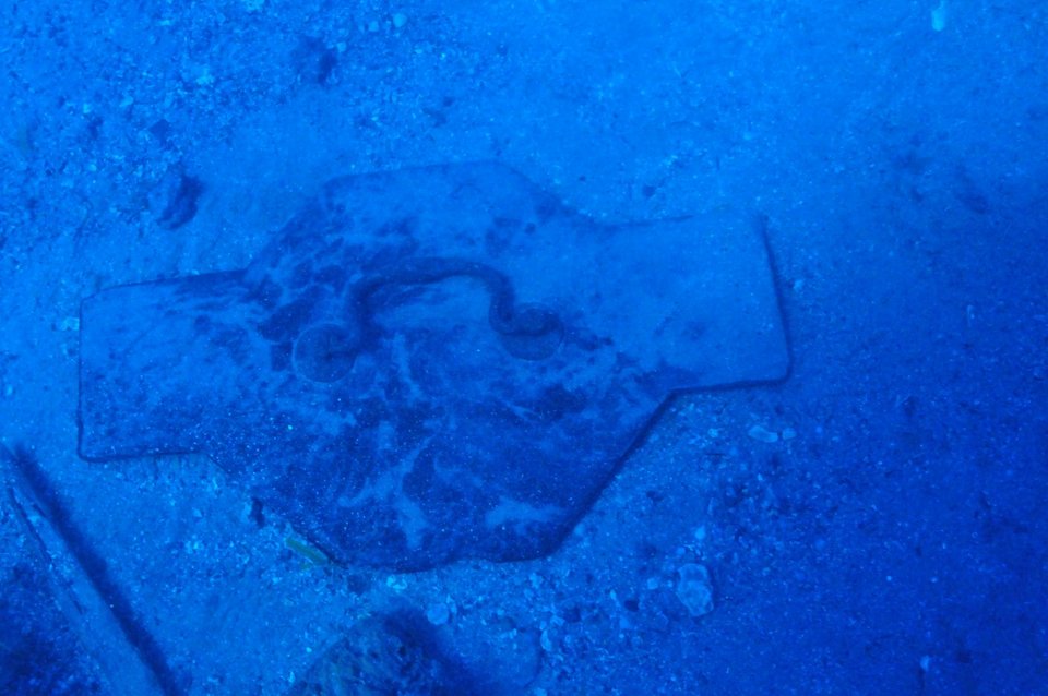 Πιόνια, χτένια και μία οδοντόβουρτσα στα ευρήματα του ιστορικού ναυαγίου ΜΕΝΤΟΡ στα Κύθηρα [εικόνες] | iefimerida.gr 3