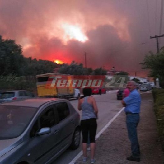 Πύρινη κόλαση στην Αχαΐα: Ξέσπασε νέο μέτωπο -Η αλλαγή του ανέμου έσωσε τα Αρλα [εικόνες&βίντεο] | iefimerida.gr 2