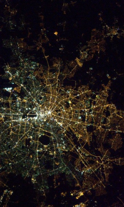 Κι όμως το Βερολίνο είναι ακόμη... χωρισμένο - Εντυπωσιακή αεροφωτογραφία | iefimerida.gr 0
