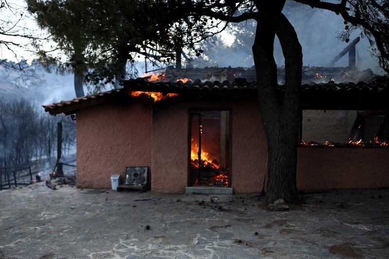 Καίγεται για τρίτη ημέρα η ανατολική Αττική-Τα μέτωπα, όλες οι πληροφορίες | iefimerida.gr 8