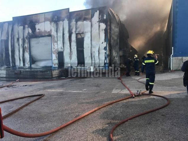 Υπό πλήρη έλεγχο η μεγάλη φωτιά στην Παιανία [εικόνες & βίντεο] | iefimerida.gr 3