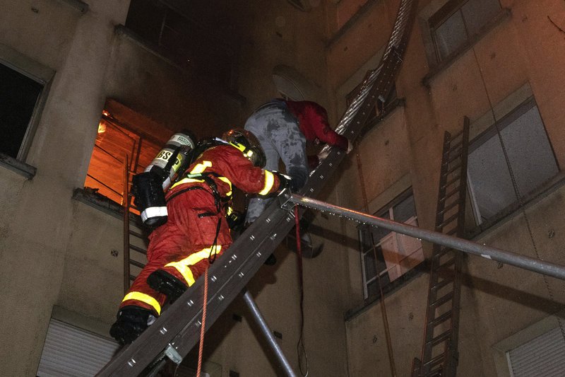 Εξι πυροσβέστες ανάμεσα στους τραυματίες