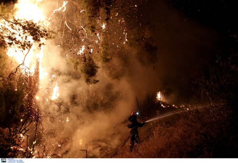 Τεράστιο πύρινο μέτωπο σε Βαρνάβα-Καπανδρίτι-Κάλαμο -Συνεχείς αναζωπυρώσεις | iefimerida.gr 29