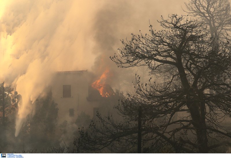 Τεράστιο πύρινο μέτωπο σε Βαρνάβα-Καπανδρίτι-Κάλαμο -Συνεχείς αναζωπυρώσεις | iefimerida.gr 28