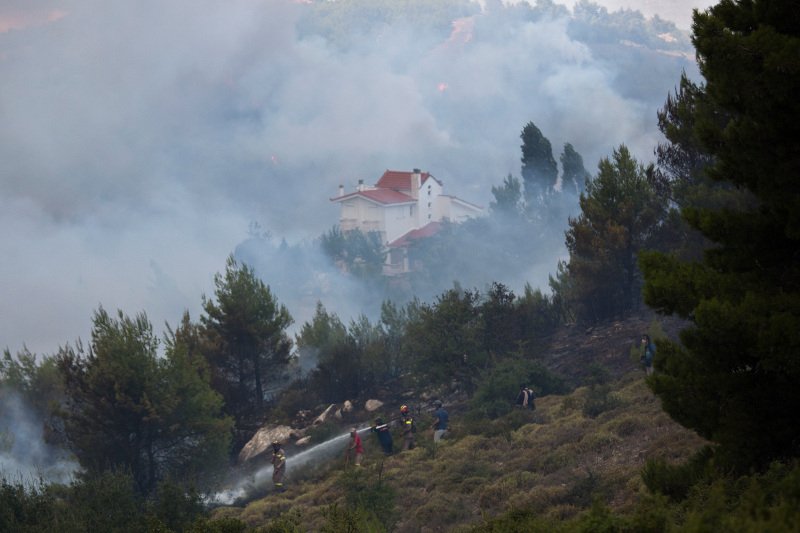 Χωρίς ενεργό μέτωπο η φωτιά στην αν.Αττική -Ολες οι εξελίξεις | iefimerida.gr 3