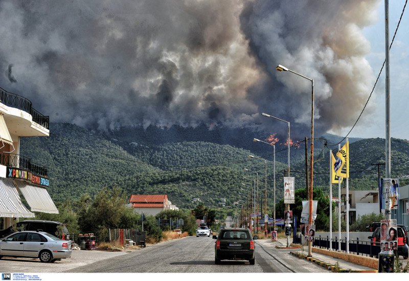 Καίει ακόμη αλλά δεν απειλεί οικισμό η φωτιά στο Ρυτό -Καθηλωμένα τα καναντέρ, λόγω συννεφιάς [εικόνες] | iefimerida.gr 1