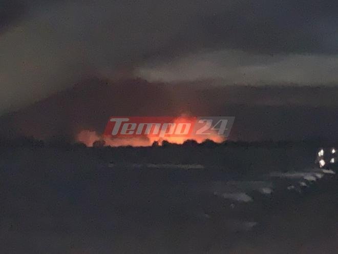 Ολονύχτια μάχη με τις φλόγες δίνουν οι πυροσβέστες