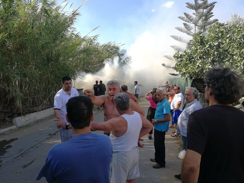 Υπό έλεγχο η πυρκαγιά στα Χανιά -Ηταν κοντά σε σπίτια και ξενοδοχεία [εικόνες & βίντεο] | iefimerida.gr 3