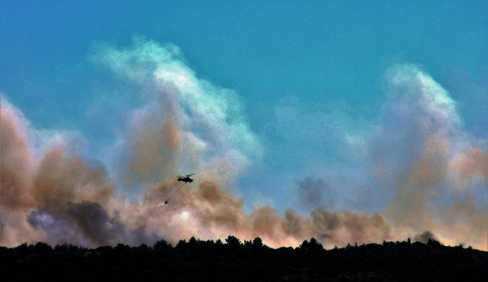 Σε εξέλιξη πυρκαγιά στη Σάμο [εικόνες] | iefimerida.gr 1