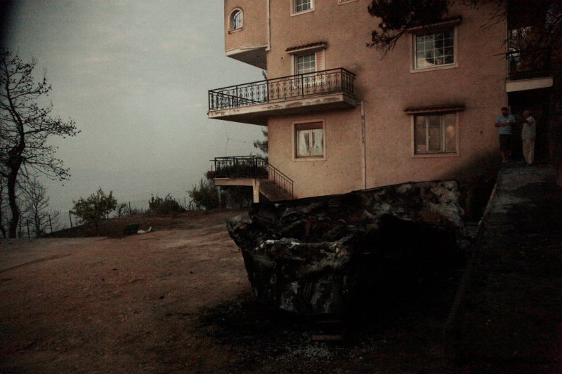 Τεράστιο πύρινο μέτωπο σε Βαρνάβα-Καπανδρίτι-Κάλαμο -Συνεχείς αναζωπυρώσεις | iefimerida.gr 26