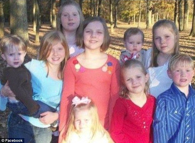 Ασύλληπτη τραγωδία στις ΗΠΑ: Μία μητέρα και οχτώ παιδιά της κάηκαν ζωντανοί μέσα στο σπίτι τους [εικόνες] | iefimerida.gr 2