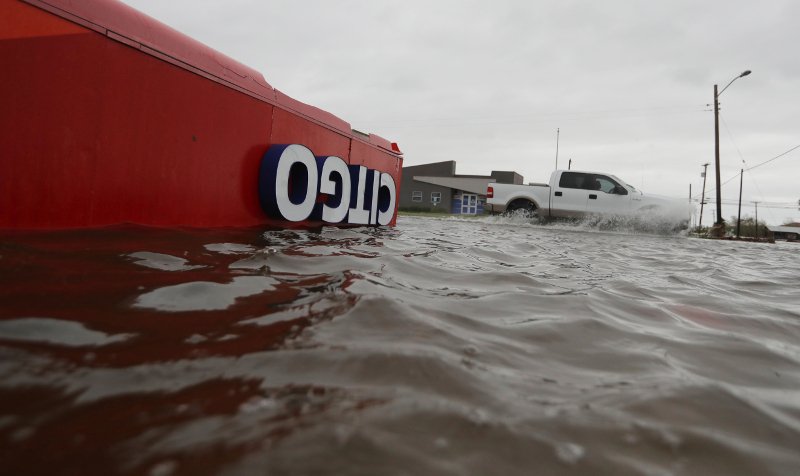 ΗΠΑ: Χωρίς ρεύμα χιλιάδες νοικοκυριά, μεγάλες καταστροφές προκάλεσε ο τυφώνας Χάρβεϊ [εικόνες] | iefimerida.gr 4