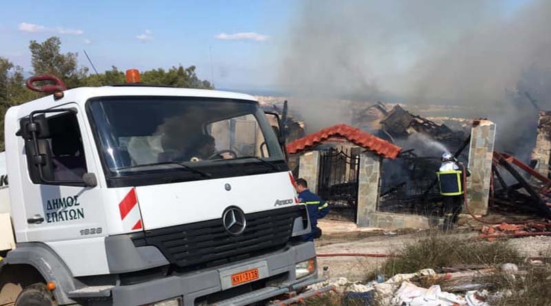 Ενας νεκρός από πυρκαγιά σε μονοκατοικία στην Αρτέμιδα [εικόνες & βίντεο] | iefimerida.gr 2