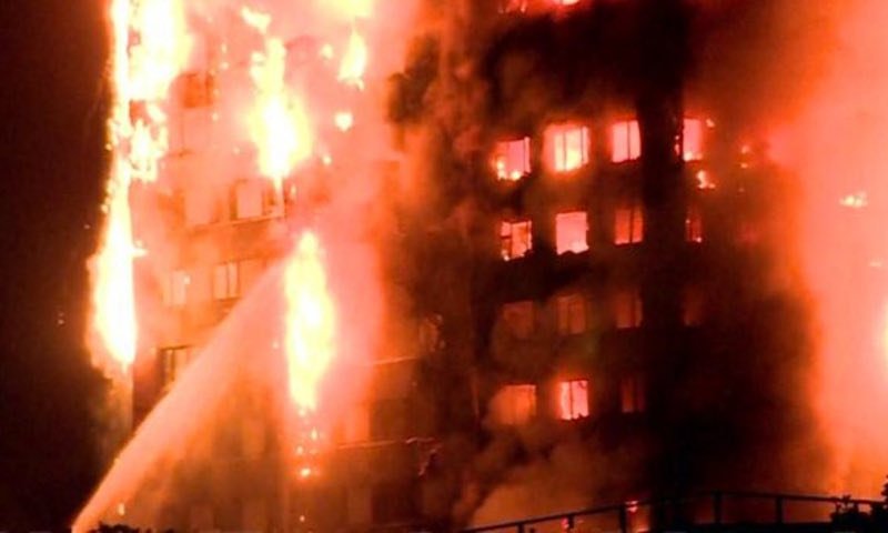 Λονδίνο: Τρομακτική φωτιά σε ουρανοξύστη-Νεκροί, τραυματίες, εγκλωβισμένοι | iefimerida.gr 11