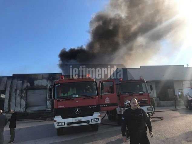 Υπό πλήρη έλεγχο η μεγάλη φωτιά στην Παιανία [εικόνες & βίντεο] | iefimerida.gr 0