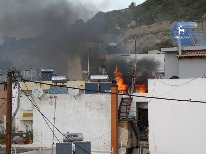 Δεκατετράχρονη ηρωίδα έσωσε τρία παιδιά από φλεγόμενο σπίτι στη Ρόδο [εικόνες] | iefimerida.gr 0