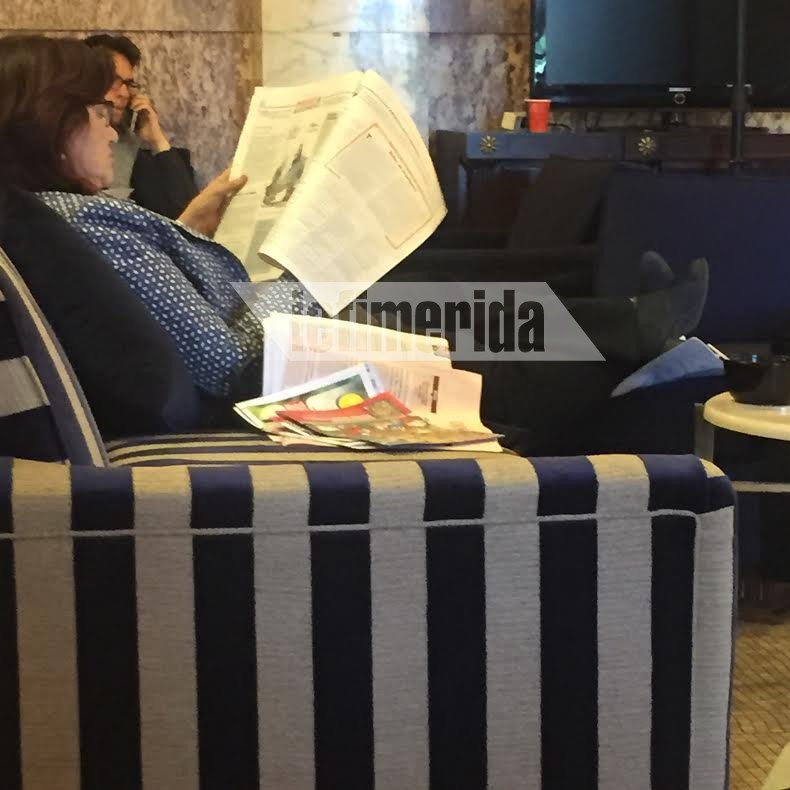 Οι ξάπλες υπουργών του ΣΥΡΙΖΑ  στους καναπέδες της Βουλής [εικόνες] | iefimerida.gr 1