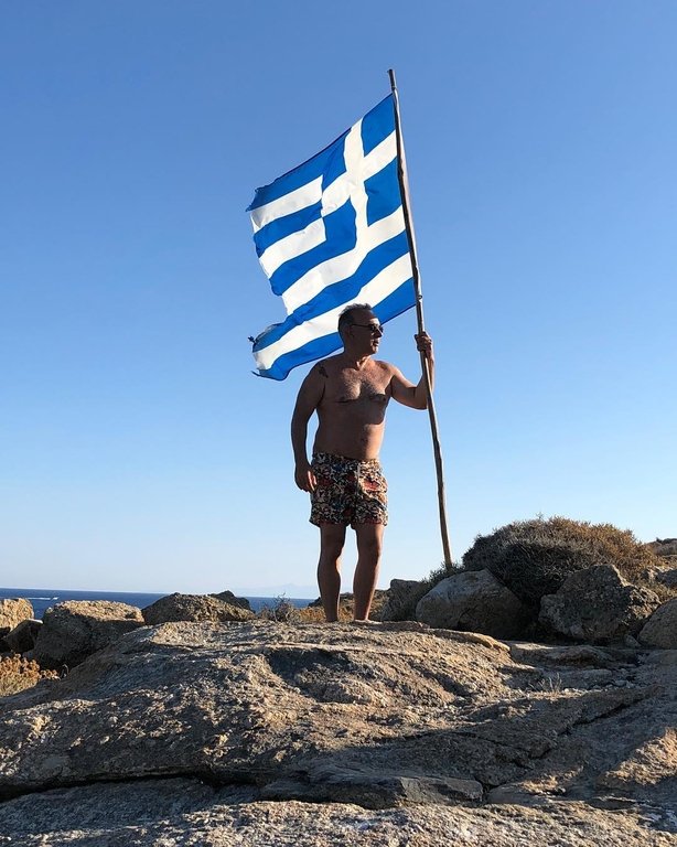 Ο Σεργουλόπουλος απαντάει σε follower που του λέει: «Σούστριψε κι εσένα από τα πολλά λεφτά» [εικόνες] | iefimerida.gr 0