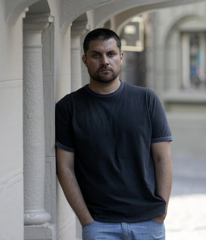 Το Escuela, του διάσημου Χιλιανού συγγραφέα Γκιγιέρμο Καλντερόν για λίγες παραστάσεις στην Αθήνα [εικόνες] | iefimerida.gr 1